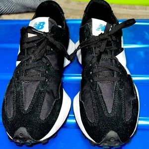 New Balance 327